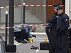 Francouzská policie sbírá dkazy v okolí sídla týdeníku Charlie Hebdo.
