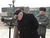 Kim ong-un monitoruje zkuební odpal raket, který provedla 851. jednotka...