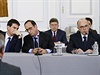Krizové jednání na francouzském ministerstvu vnitra. Zleva premiér Manuel...