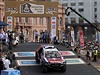 Stephane Peterhansel na symbolickém startu Rallye Dakar.