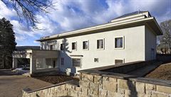 Funkcionalistickou vilu navrhl brněnský architekt Ernst Wiesner pro rodinu...