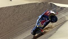 Rallye Dakar - �tvrtá etapa: Stephan Peterhansel s Peugeotem.
