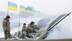 Ukrajinu bude ped agres chrnit o tetinu vce vojk, rozhodl Kyjev