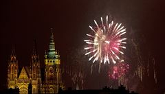 Praha oslavila vstup do novho roku ohostrojem ve stylu stroje asu