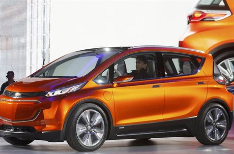 Automobilka GM pedstavila nov elektromobil Chevrolet Bolt.