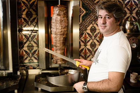 Erol Kaya, majitel tureck restaurace Istanbul Kebab v Opletalov ulici.