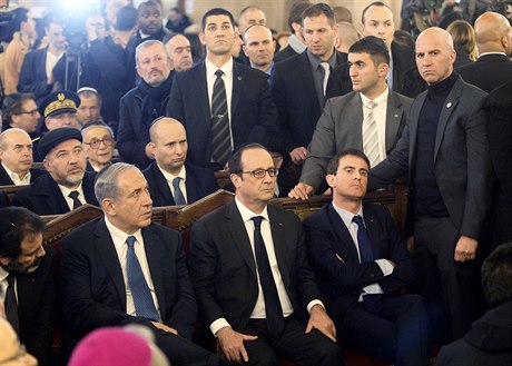 Israelský premiér Netanyahu a Francois Hollande na ceremoniálu k uctní památky...