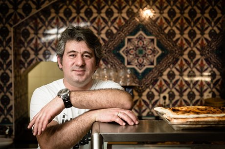 Erol Kaya, majitel turecké restaurace Istanbul Kebab v Opletalov ulici.