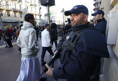 Francie mobilizovala na 4700 policist na ochranu vech idovských kol, od...