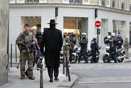 Francie od pondlí mobilizovala tisíce policist a voják k ochran idovských...