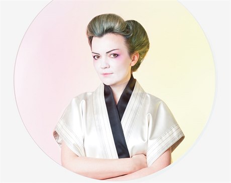 Monika Drápalová v kimonu, které vytvoila jako cenu pro letoní udílení cen...