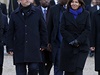 Francois Hollande a starostka Paíe Anne Hidalgová s dalími politiky...