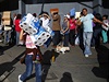 Fronta na toaletní papír ve venezuelské metropoli Caracas.