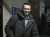 Alexej Navalnyj vychází ze sídla rozhlasové stanice Echo Moskvy.