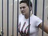 Naďa Savčenková při výslechu u moskevského soudu.