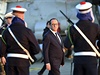 Francouzský prezident Hollande vyslal letadlovou lo Charles-de-Gaulle do...