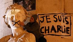 I pařížská socha v neděli podala svědectví o názoru protestujících lidí v...