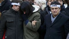 Redaktoi Charlie Hebdo Patrick Pelloux a Luz se pipojili k dalím blízkým...