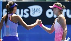 Ana Ivanoviová (vlevo) a Lucie Hradecká.