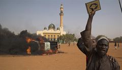Odplata za podporu Charlie Hebdo. V Nigeru vypálili osm kostelů