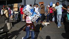 Venezuela pevezme soukrom etzec supermarket. Hromadil jdlo