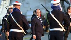 Francouzský prezident Hollande vyslal letadlovou lo Charles-de-Gaulle do...