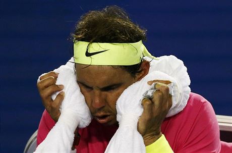 Rafael Nadal ml toho bhem zápasu s Timem Smyczekem plné zuby.