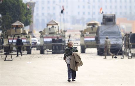 ena prochz nmstm Tahrir, kter je tm cel uzaven armdnmi...