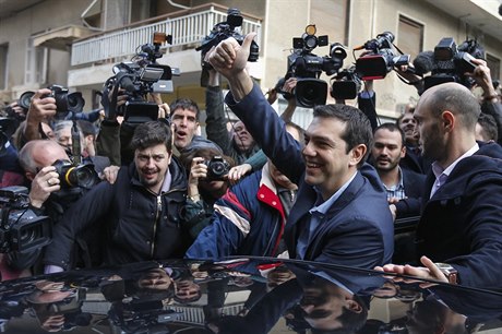 Vdce levicové Syrizy Alexis Tsipras má dvod k radosti, Syzira je...