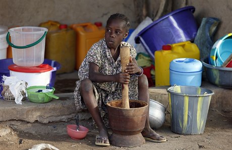 Dívka ve mst Yola, kde byl zízen tábor pro uprchlíky ped Boko Haram.