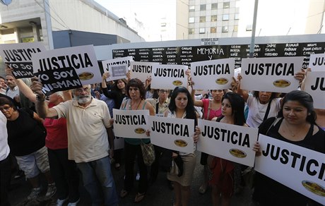 „Spravedlnost.“ „Jsem Nisman“. Zpráva o sebevraždě žalobce vyhnala Argentince...
