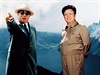 Kim Ir-Sen na nedatovaném (a zjevn znan upraveném) snímku se synem Kim...