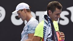 Tomá� Berdych (vlevo) a Bernard Tomic.