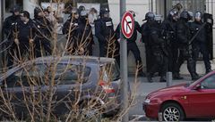 Francouzská policie pi zásahu (ilustraní snímek).