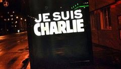 Plakáty, jimi spolenost vyjaduje solidaritu s Francií, budou Praané vídat v...