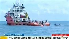 Indonétí potápi pracují na vyzvednutí trupu letadla AirAsia