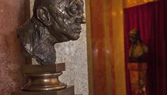 Busta Rudolfa Hru�ínského
