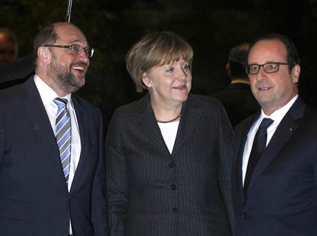 Angela Merkelová s francouzským prezidentem Francoisem Hollandem a pedsedou...