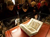 Po tém plstoletí je v Praze vystaven Vyehradský kodex. Lidé si ho mohou...