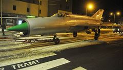 Stíhaku Mig-21 v komletním stavu peváeli v noci 30. ledna z Leteckého muzea...