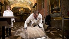 Rukopis je evangelistá�em - obsahuje úryvky z evangelií, které se �etly na...