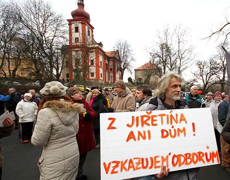 Místní obyvatelé uspořádali 28. ledna v Horním Jiřetíně na Mostecku shromáždění...