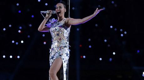 Na Super Bowl si nala cestu ada celebrit. Zpvaka Katy Perry dokonce ped...