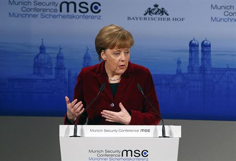 Merkelová na mnichovské bezpečnostní konferenci.