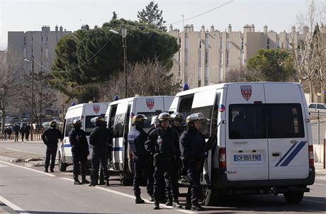 Jednotky francouzské poádkové policie v Marseille.