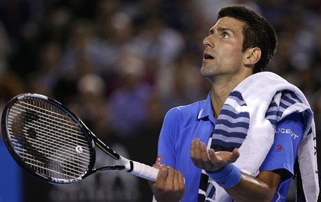 Srbsk tenista Novak Djokovi bhem finle Australian Open.