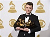 Nejúspnjí interpret letoních cen Grammy Sam Smith se tymi gramofonky