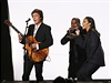 Paul McCartney, Rihanna a Kanye West bhem svého vystoupení, kdy zaznla píse...
