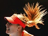 PI VÝSKOKU. Pvabná tenistka Maria arapovová tradin pitahovala pozornost.