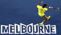 FORHEND. vcar Roger Federer ml v Melbourne sml cle, ale nakonec vypadl u...